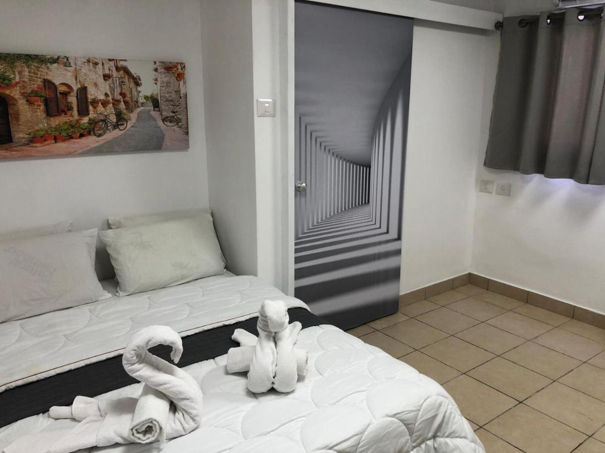 Hotel Room Service Bat Yam Exterior foto