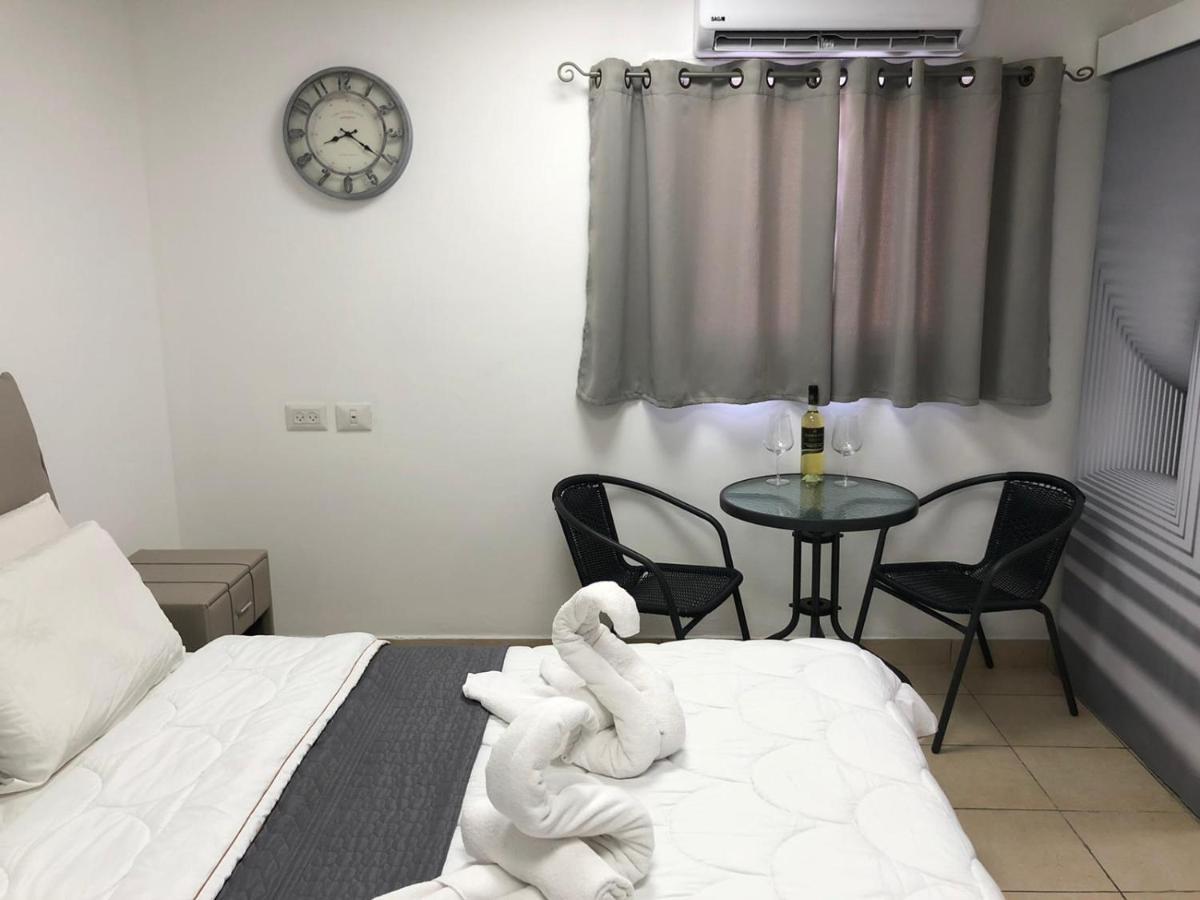 Hotel Room Service Bat Yam Exterior foto