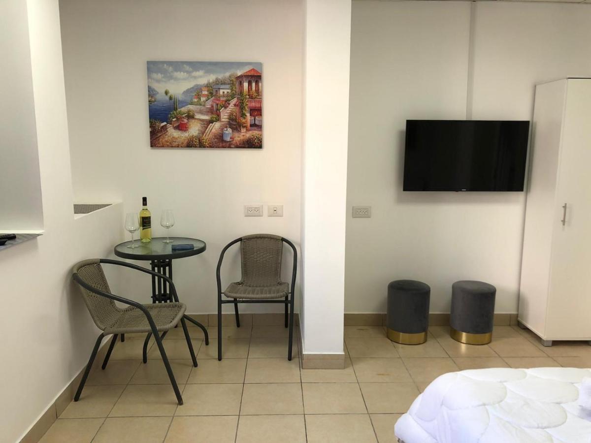 Hotel Room Service Bat Yam Exterior foto
